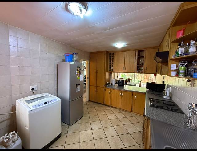 3 BEDROOM TOWNHOUSE FOR SALE IN VANDERBIJLPARK CE 3